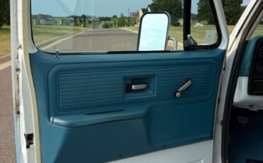 Chevrolet-Suburban-1978-SUV-17