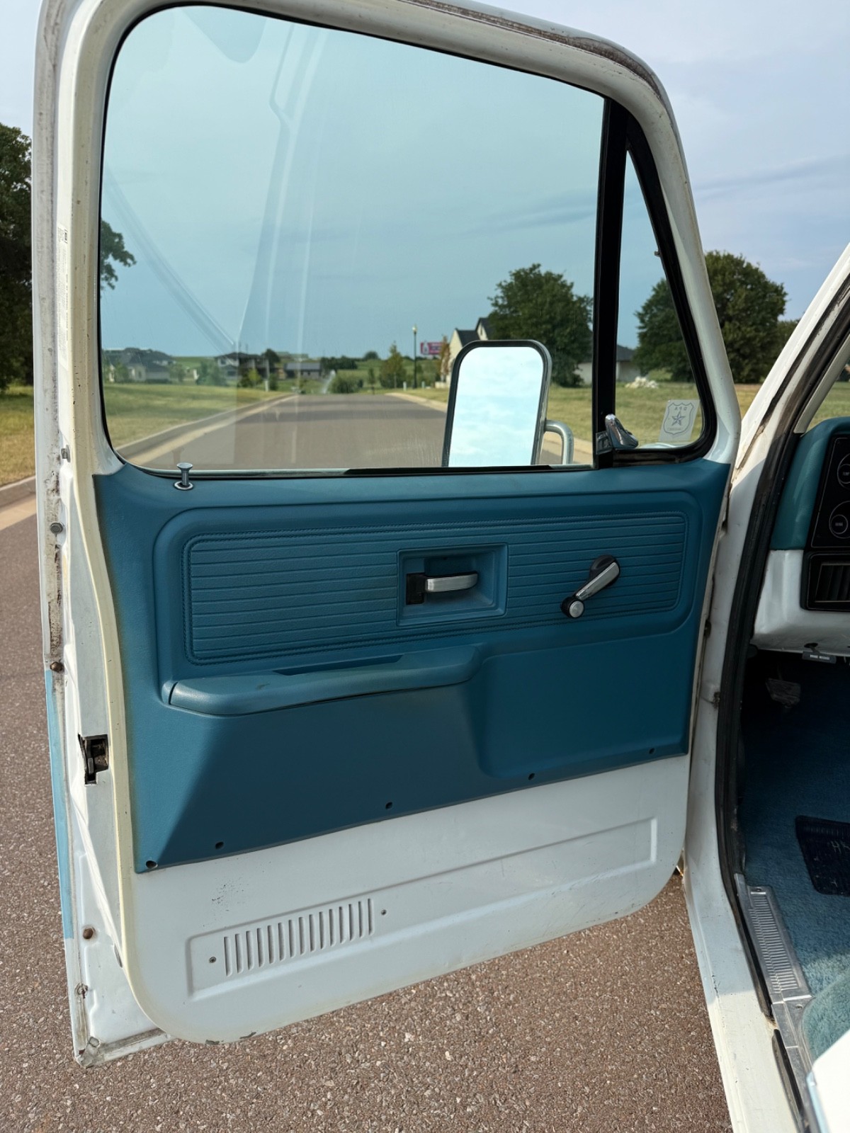 Chevrolet-Suburban-1978-SUV-17