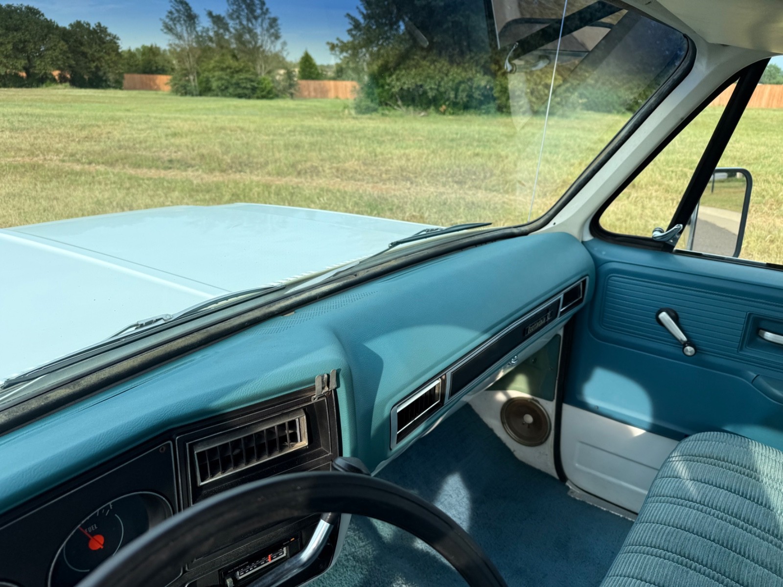 Chevrolet-Suburban-1978-SUV-19