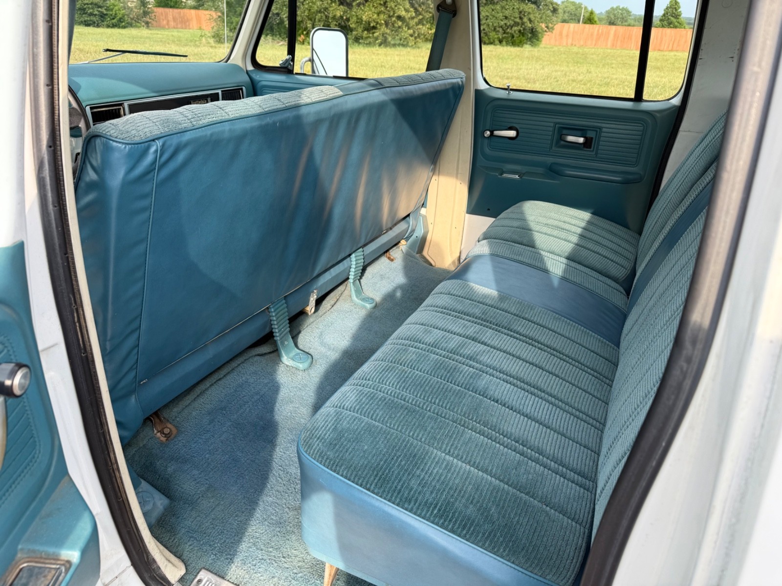 Chevrolet-Suburban-1978-SUV-26