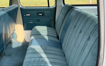 Chevrolet-Suburban-1978-SUV-27