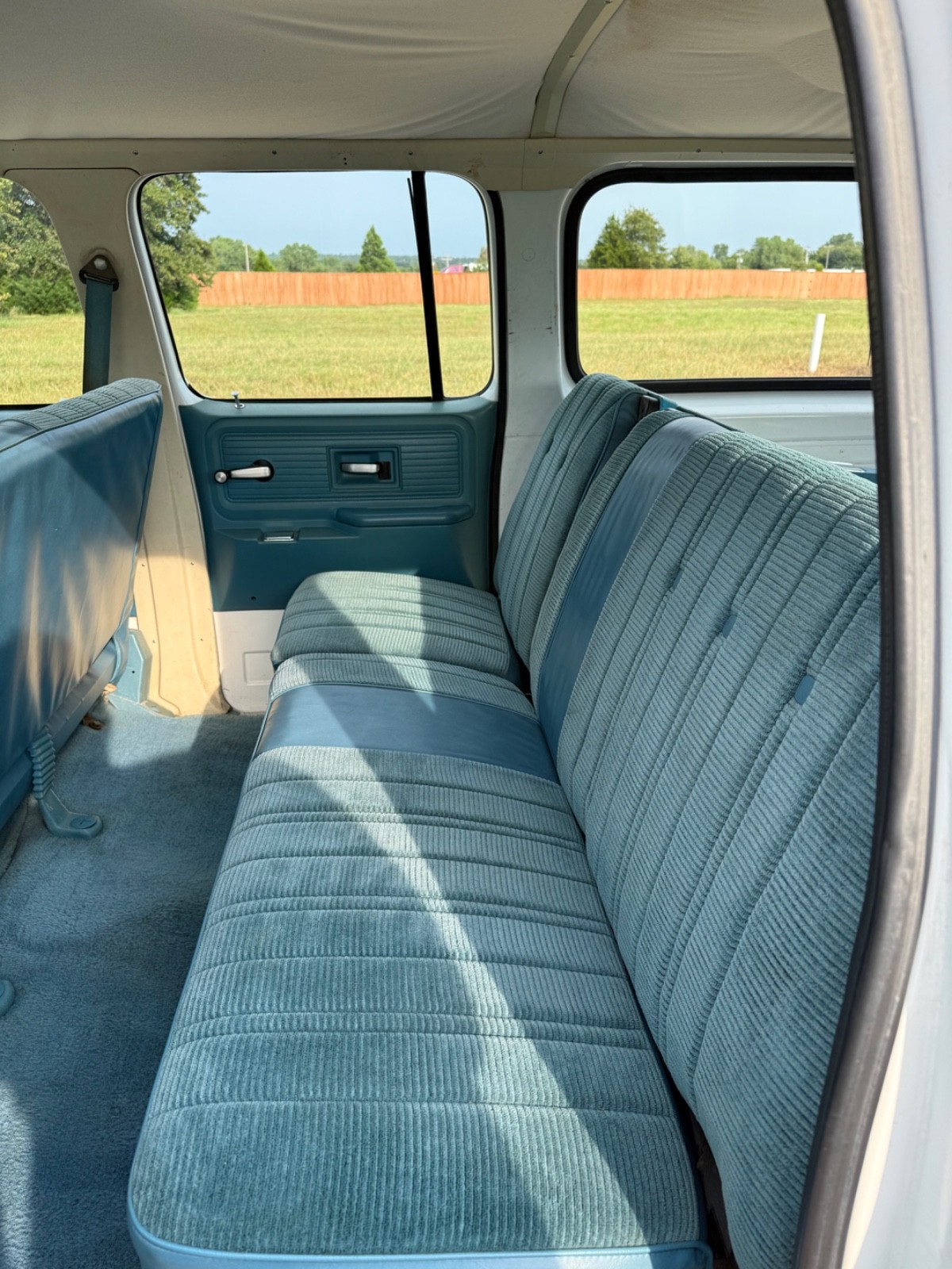 Chevrolet-Suburban-1978-SUV-27