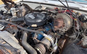 Chevrolet-Suburban-1978-SUV-32