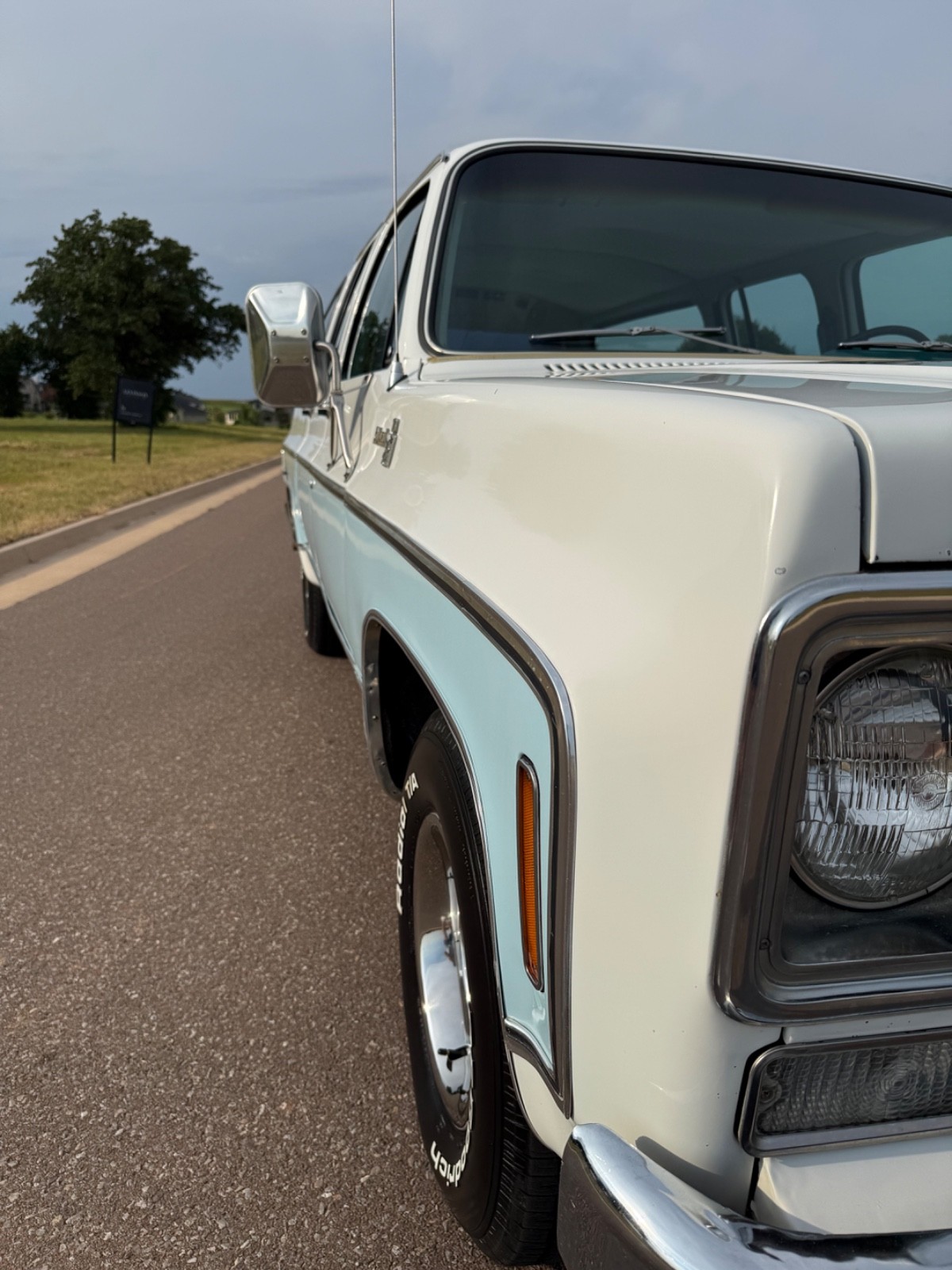 Chevrolet-Suburban-1978-SUV-36