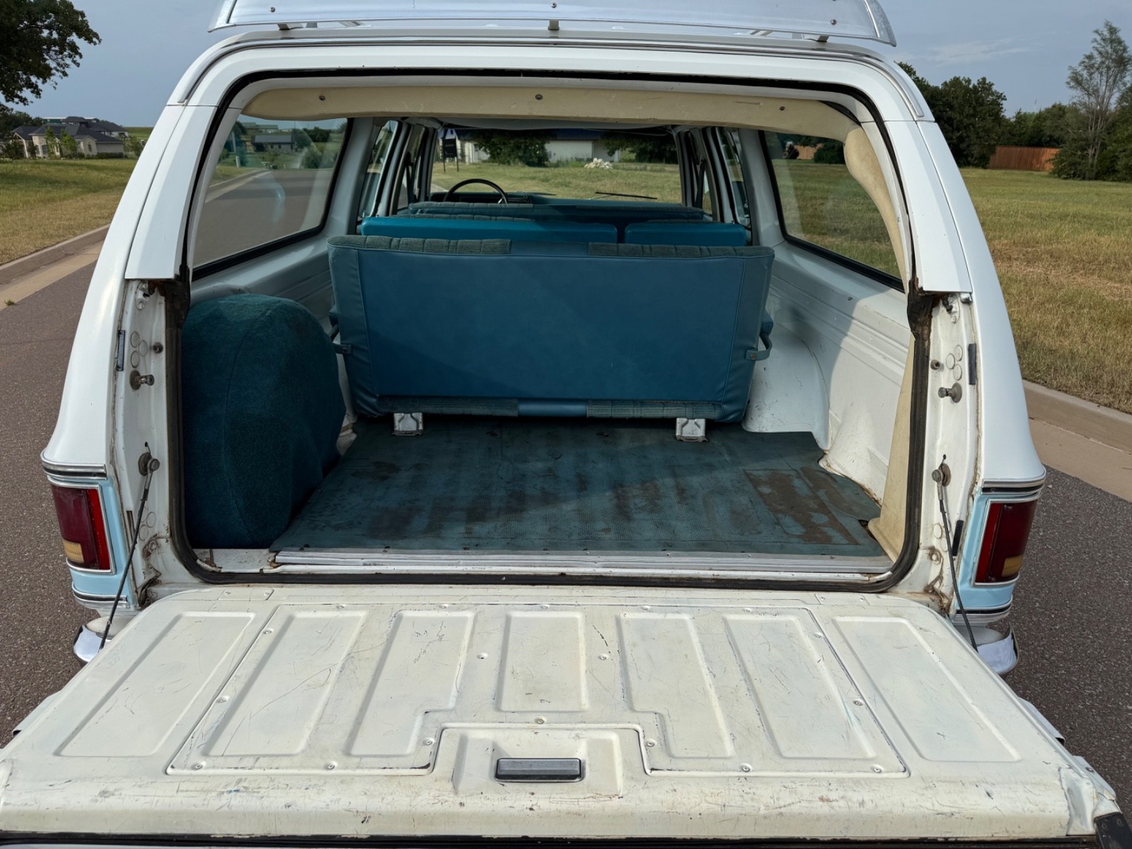 Chevrolet-Suburban-1978-SUV-9