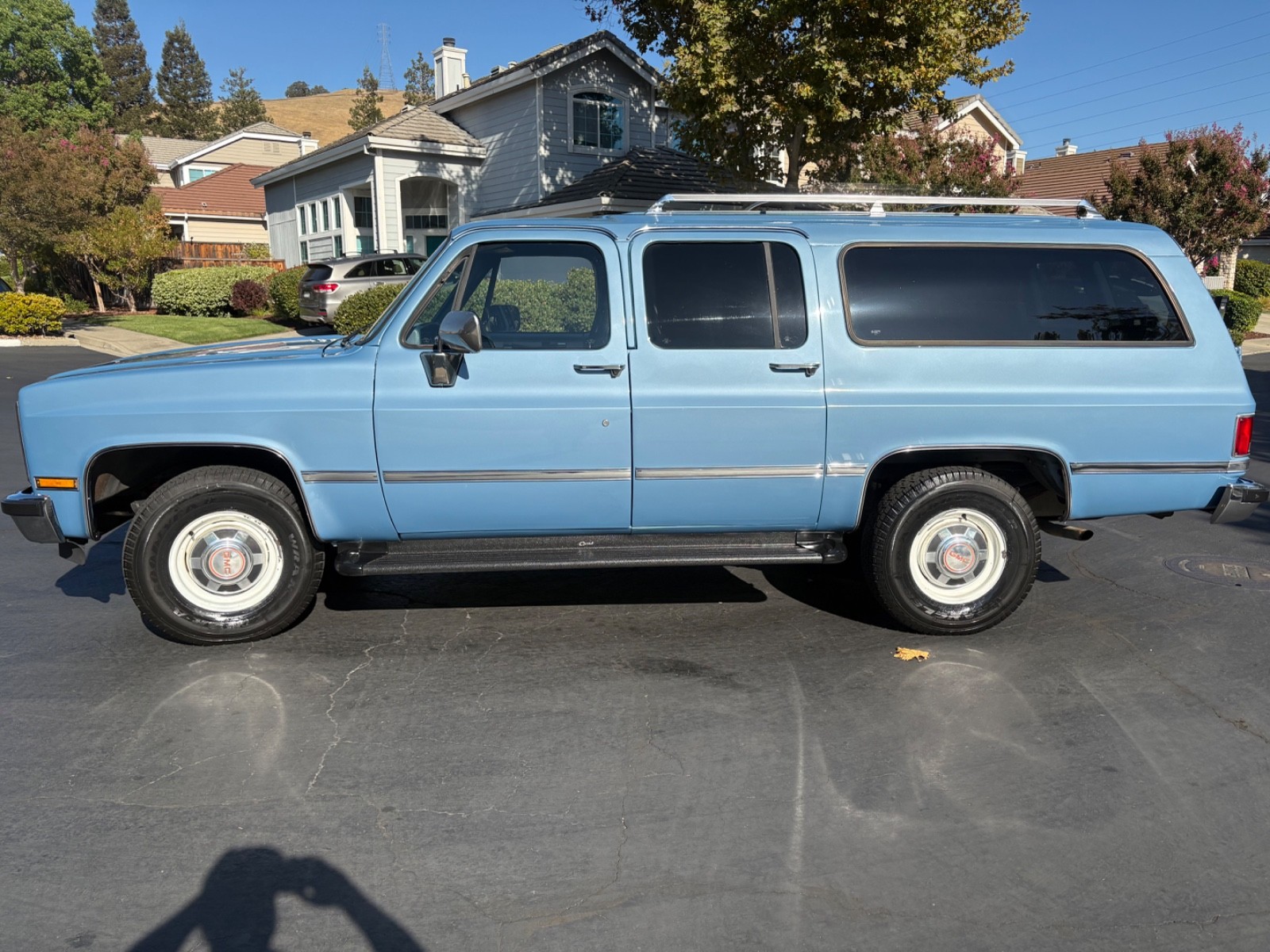 Chevrolet-Suburban-1986-SUV-1