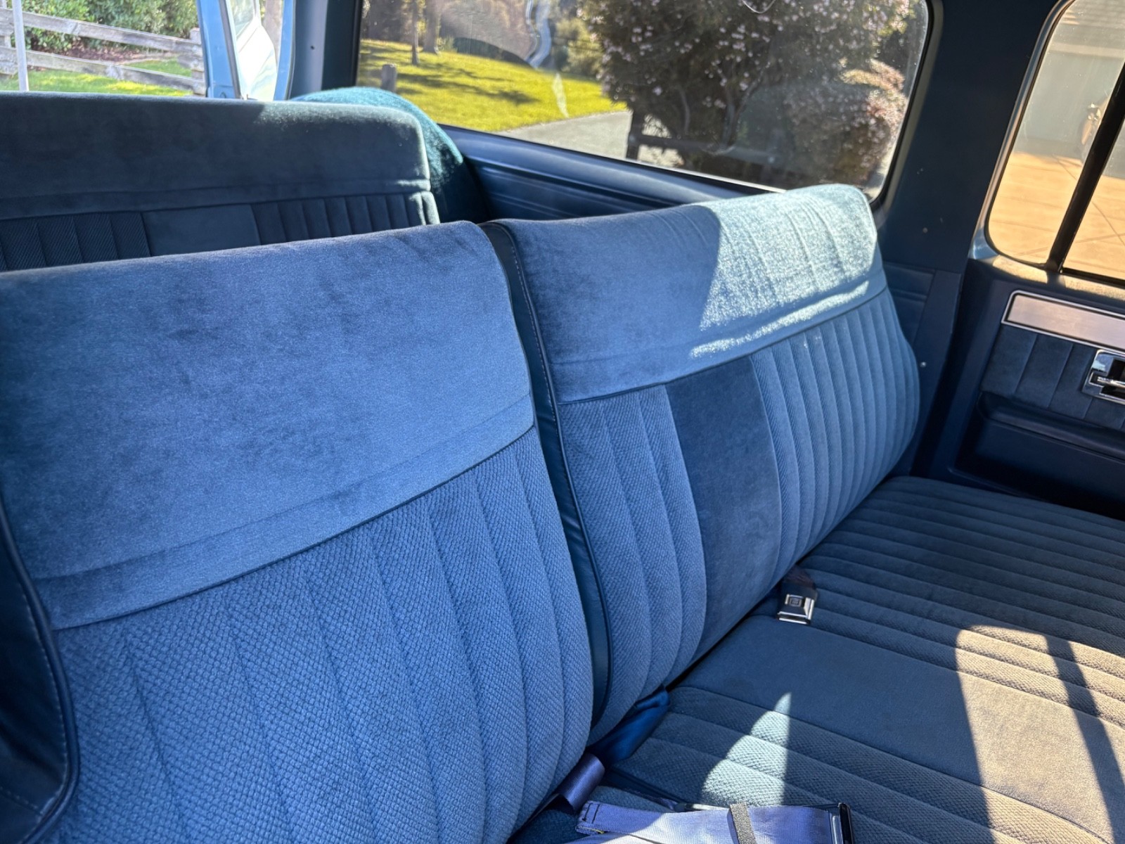 Chevrolet-Suburban-1986-SUV-10