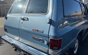Chevrolet-Suburban-1986-SUV-13