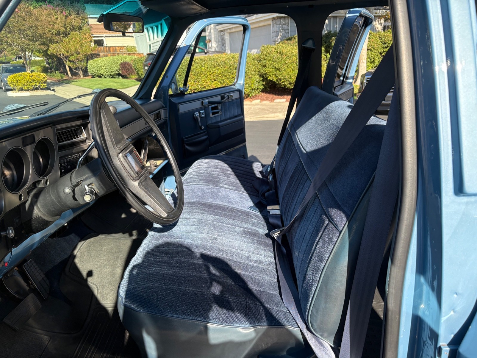 Chevrolet-Suburban-1986-SUV-16