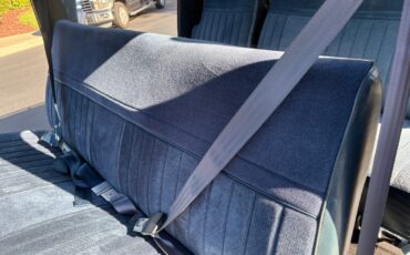 Chevrolet-Suburban-1986-SUV-17
