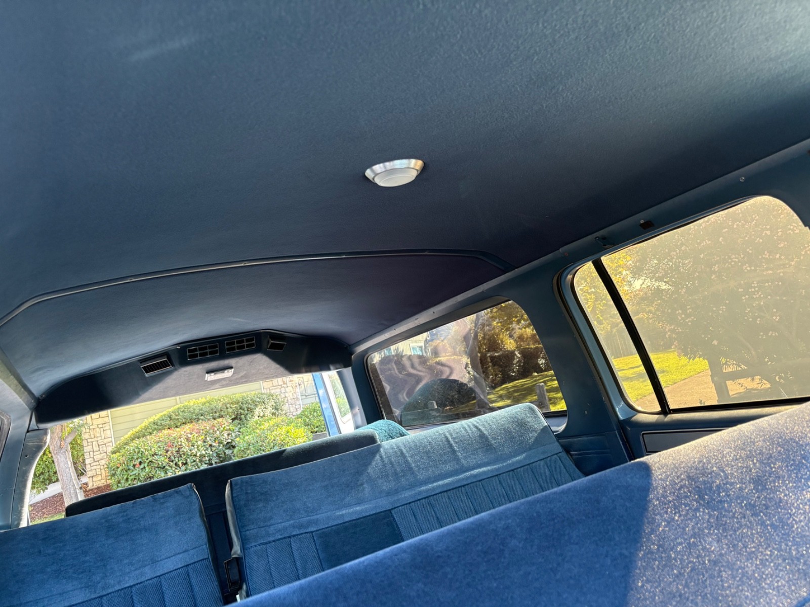 Chevrolet-Suburban-1986-SUV-18