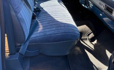 Chevrolet-Suburban-1986-SUV-2
