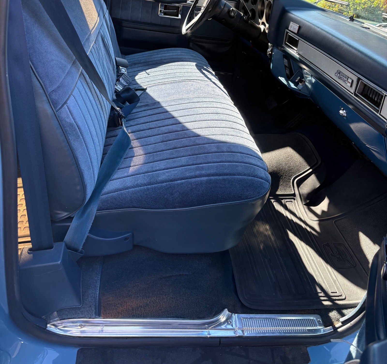 Chevrolet-Suburban-1986-SUV-2