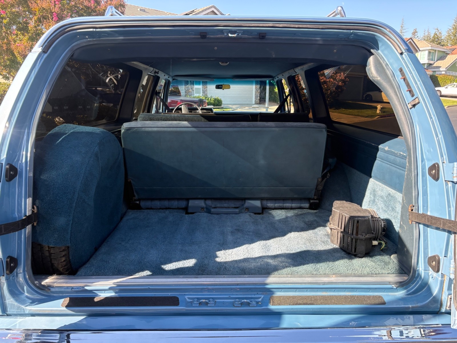 Chevrolet-Suburban-1986-SUV-20