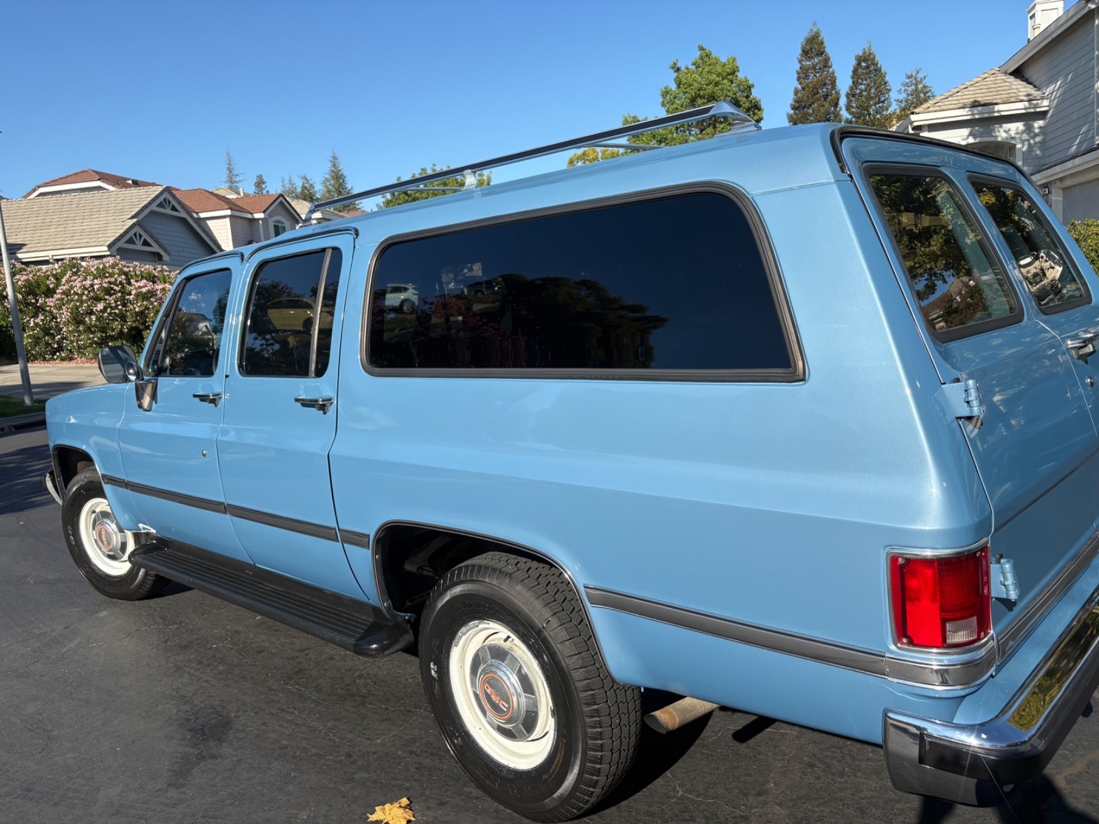 Chevrolet-Suburban-1986-SUV-22