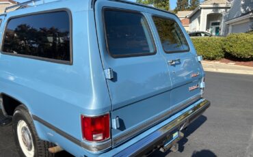 Chevrolet-Suburban-1986-SUV-23