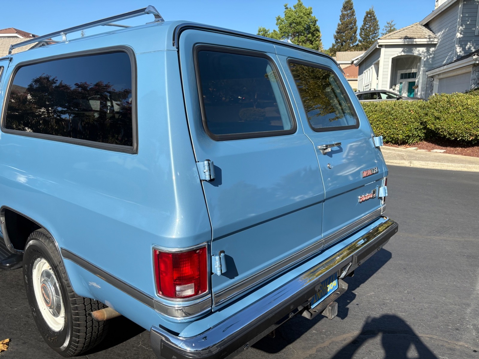 Chevrolet-Suburban-1986-SUV-23