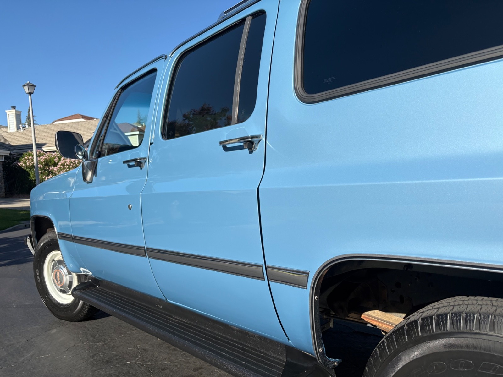 Chevrolet-Suburban-1986-SUV-24