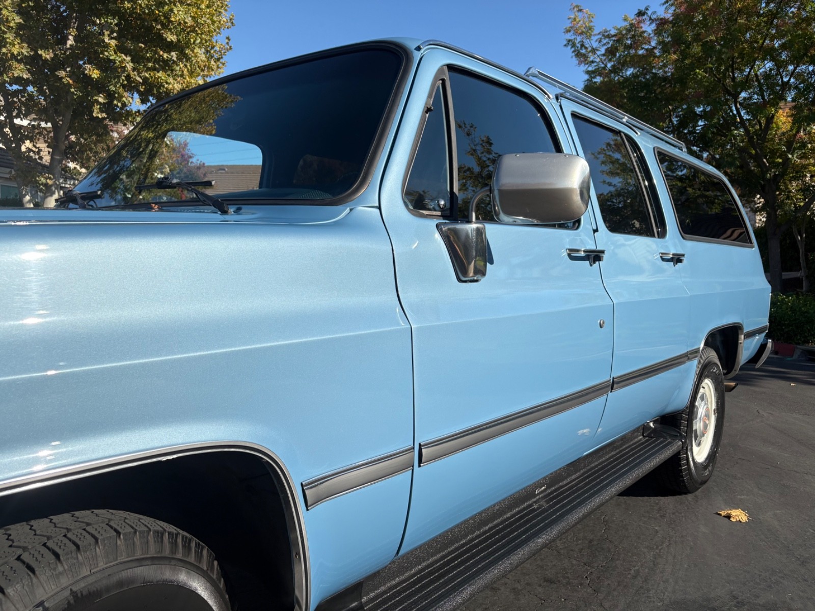 Chevrolet-Suburban-1986-SUV-26