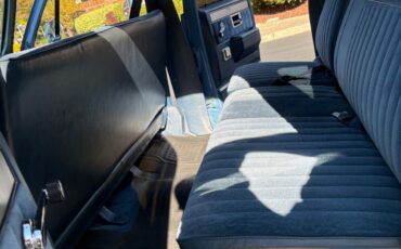 Chevrolet-Suburban-1986-SUV-27
