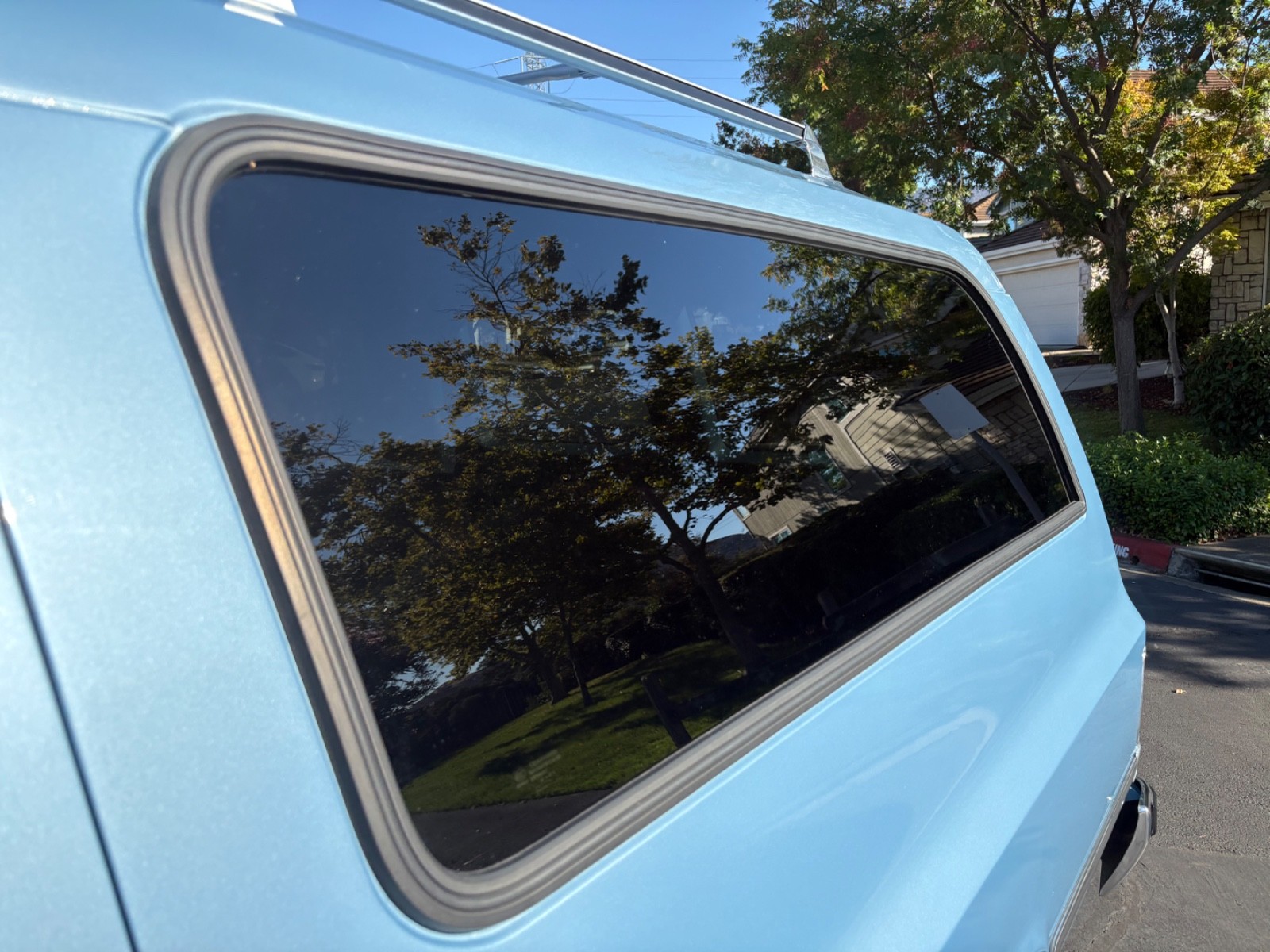 Chevrolet-Suburban-1986-SUV-28