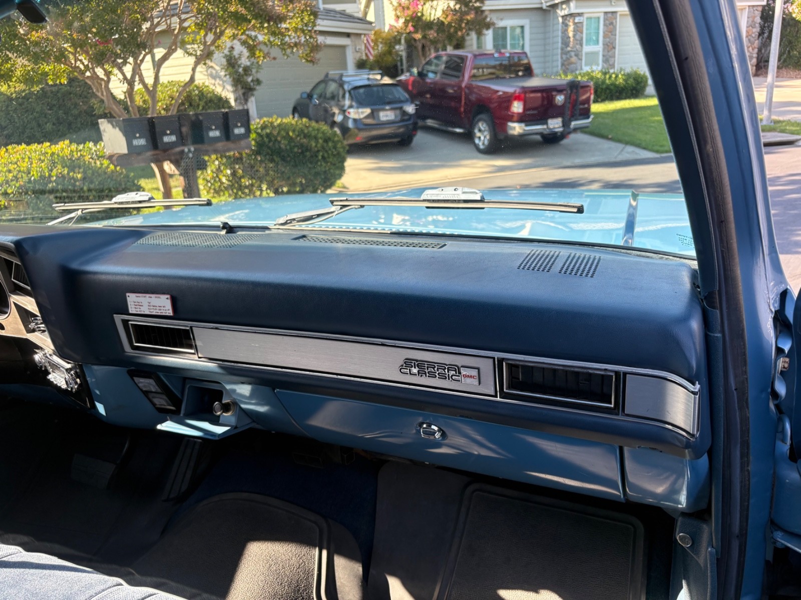 Chevrolet-Suburban-1986-SUV-3