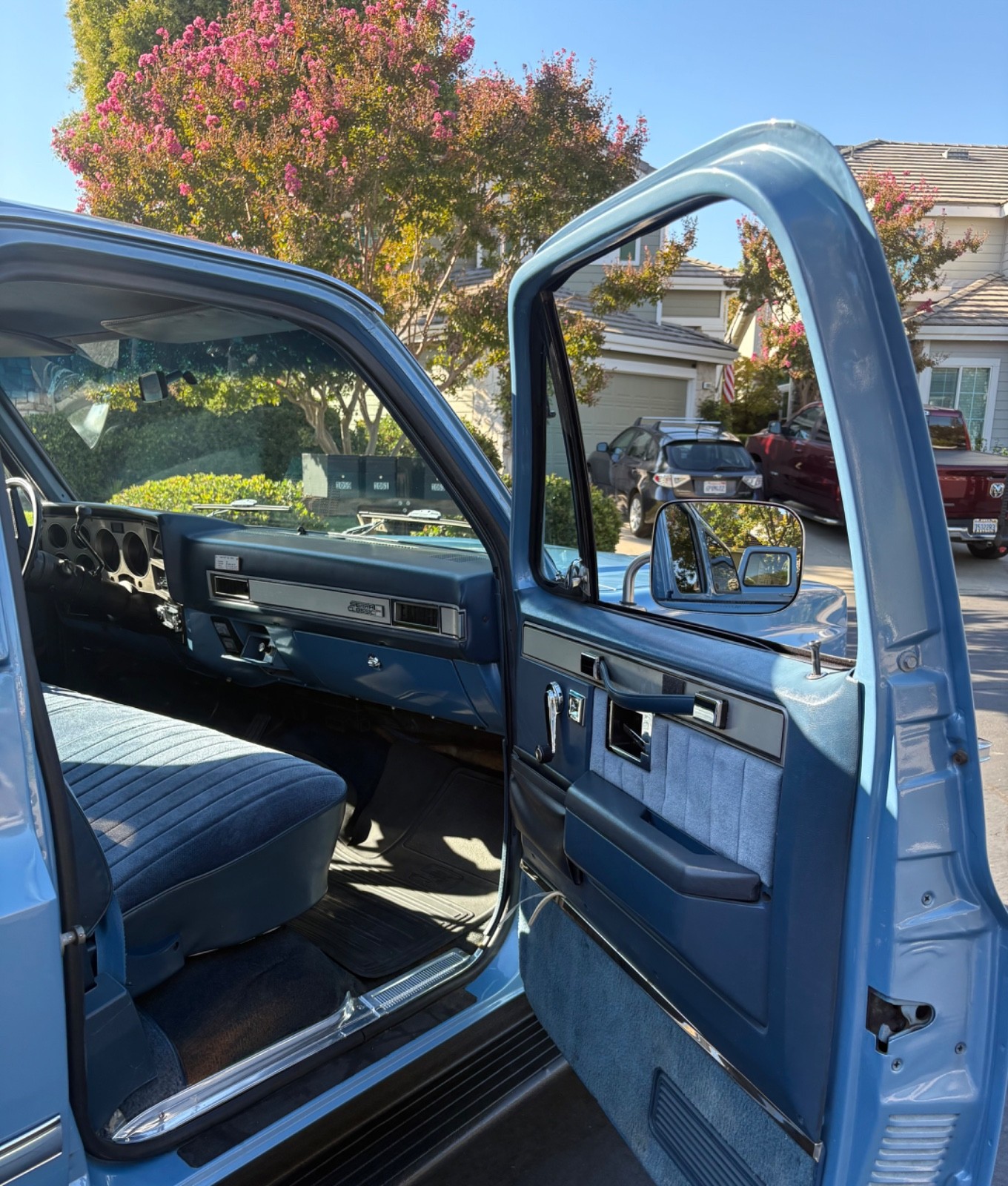 Chevrolet-Suburban-1986-SUV-30