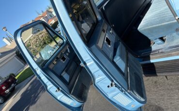 Chevrolet-Suburban-1986-SUV-4