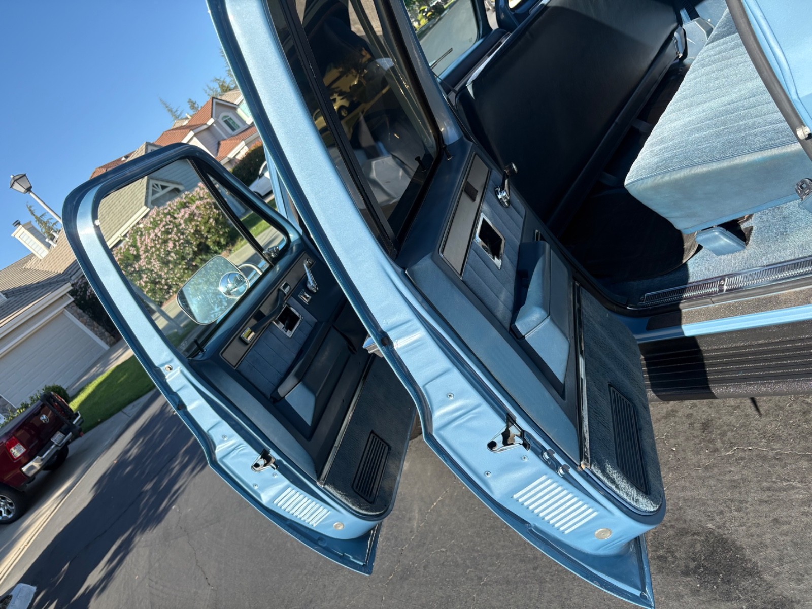 Chevrolet-Suburban-1986-SUV-4