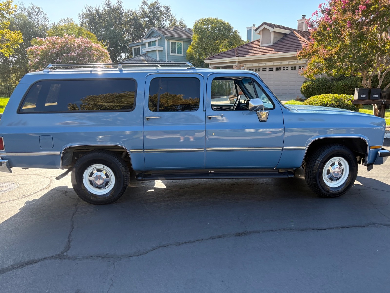 Chevrolet-Suburban-1986-SUV-6
