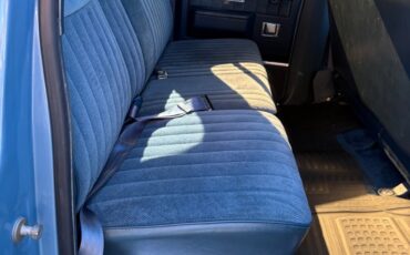 Chevrolet-Suburban-1986-SUV-8