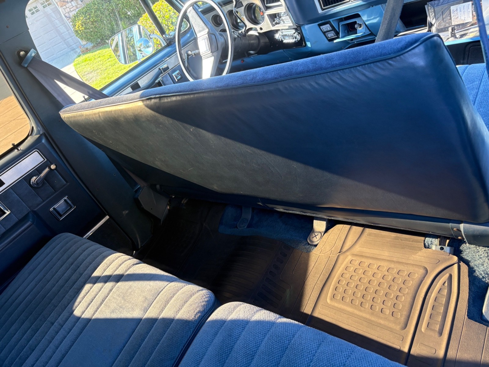 Chevrolet-Suburban-1986-SUV-9