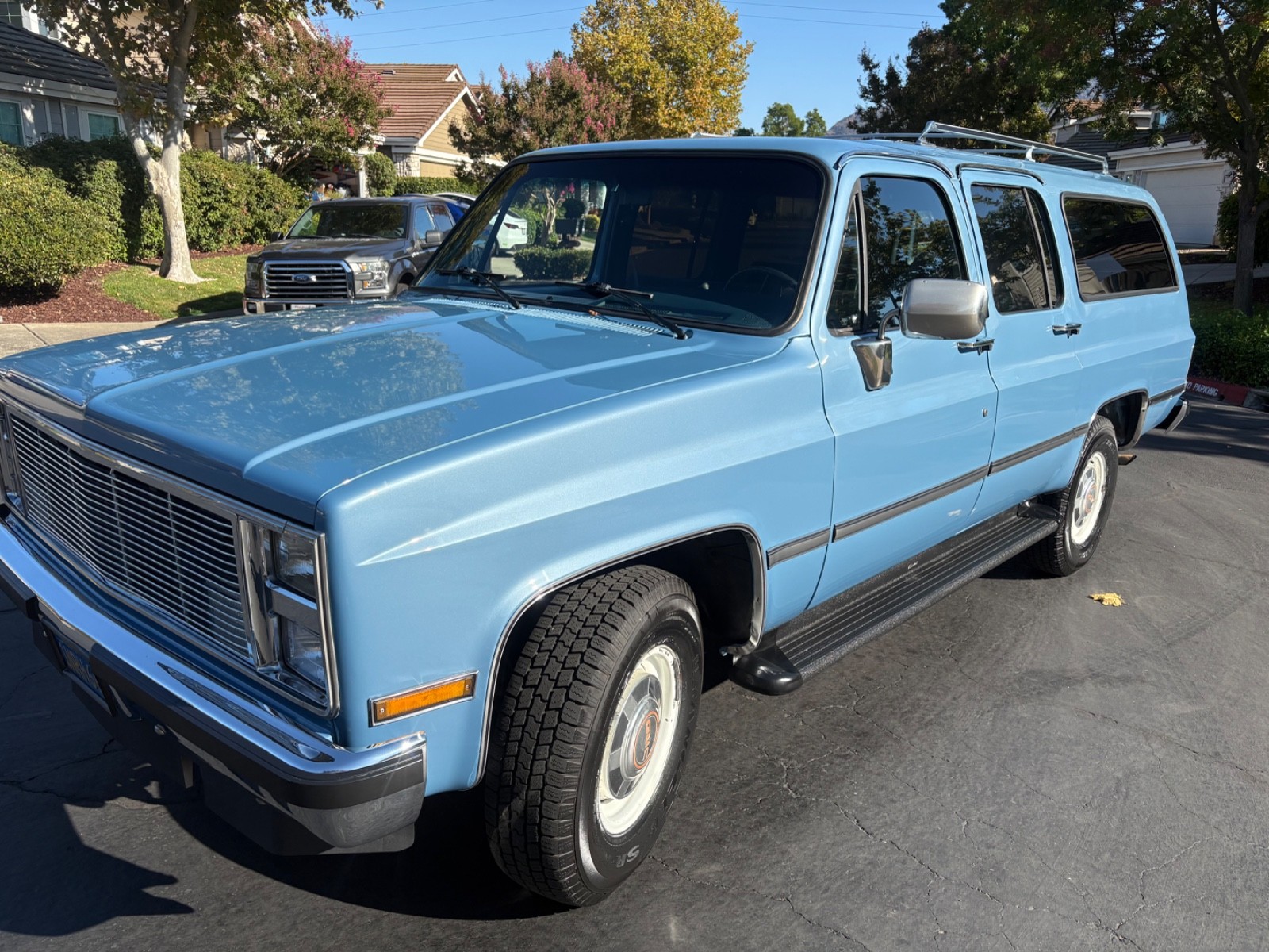 Chevrolet-Suburban-1986-SUV