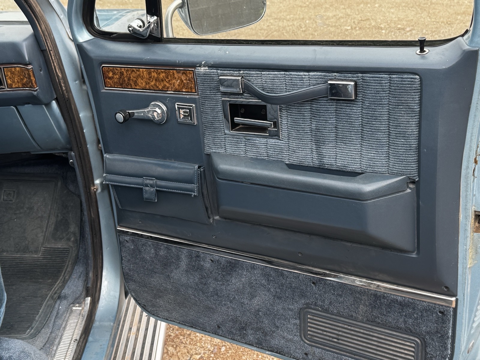 Chevrolet-Suburban-1989-15