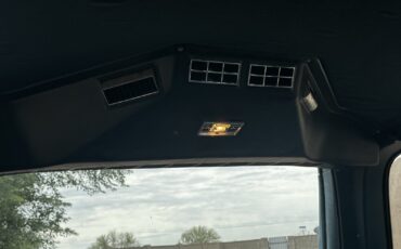 Chevrolet-Suburban-1989-16