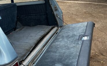 Chevrolet-Suburban-1989-18
