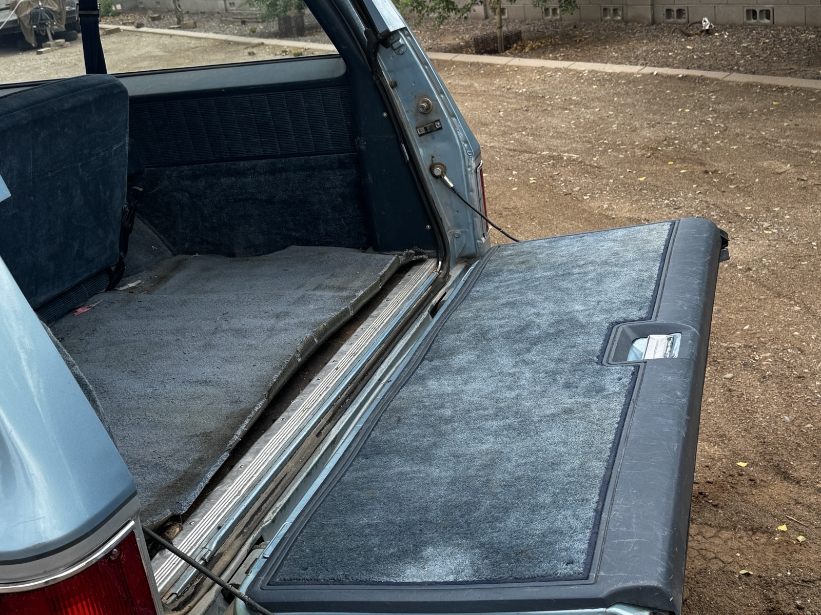 Chevrolet-Suburban-1989-18
