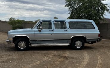 Chevrolet-Suburban-1989-2