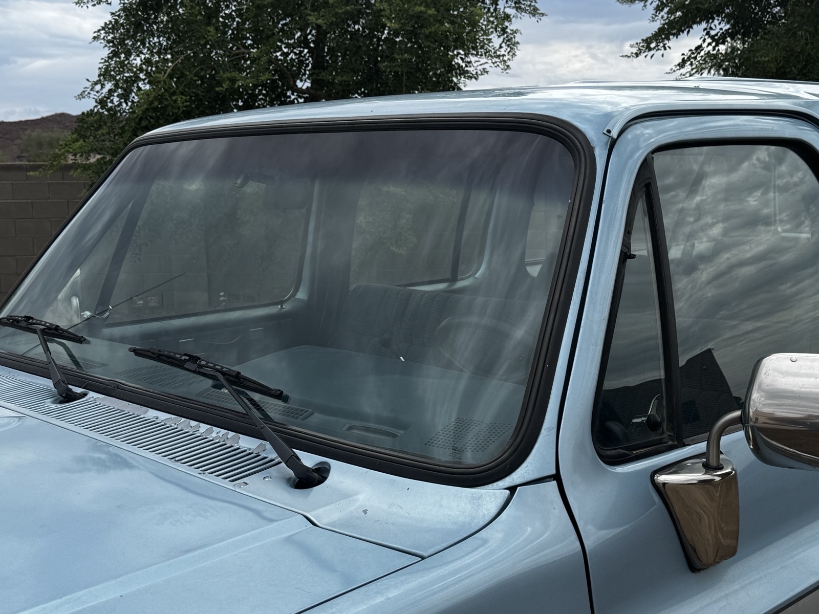 Chevrolet-Suburban-1989-5