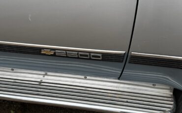Chevrolet-Suburban-1989-7