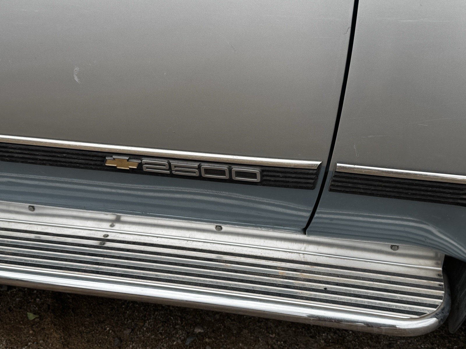 Chevrolet-Suburban-1989-7