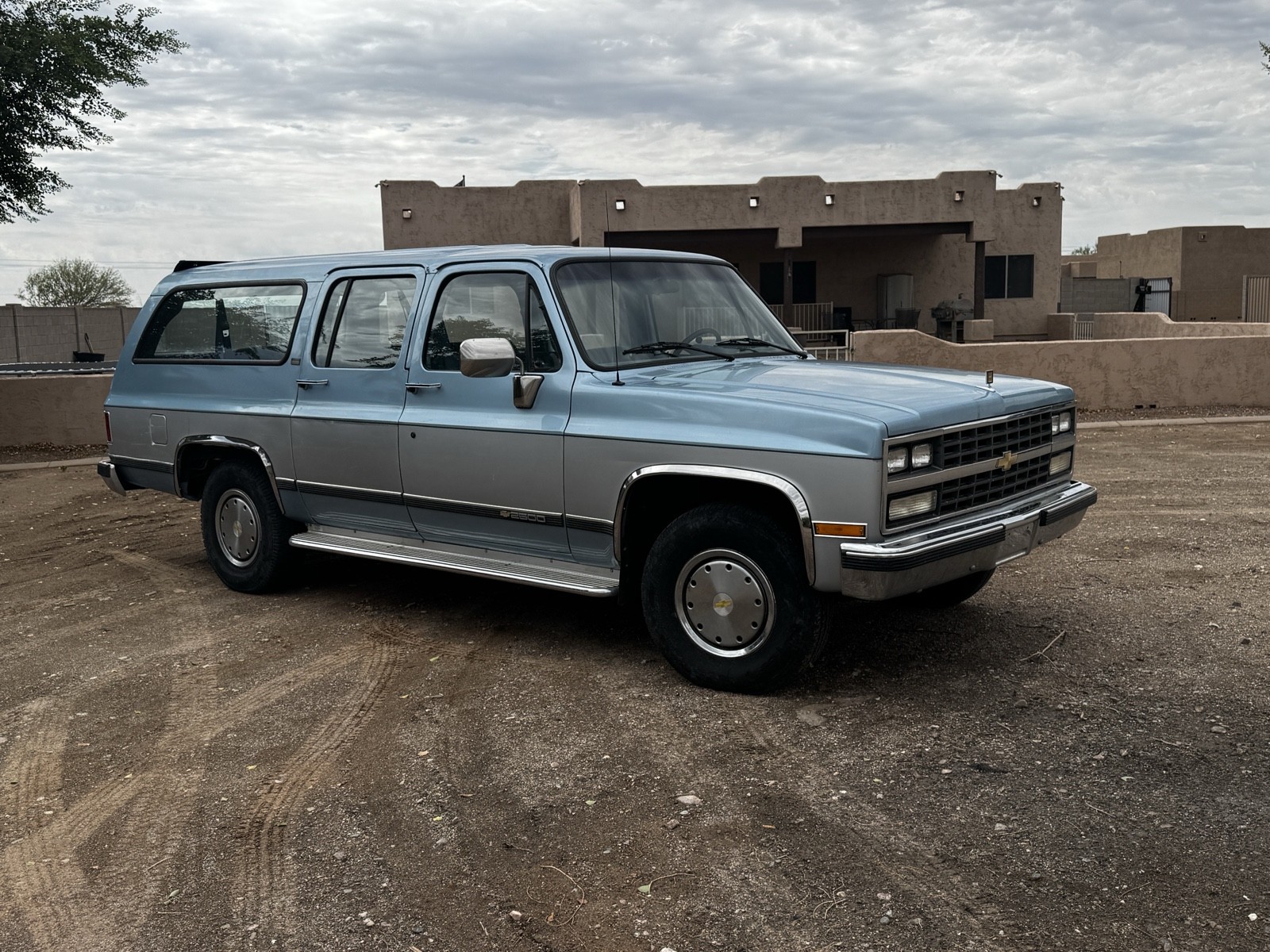 Chevrolet Suburban 1989