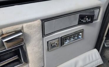 Chevrolet-Suburban-1991-Black-Gray-11