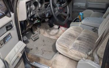 Chevrolet-Suburban-1991-Black-Gray-12