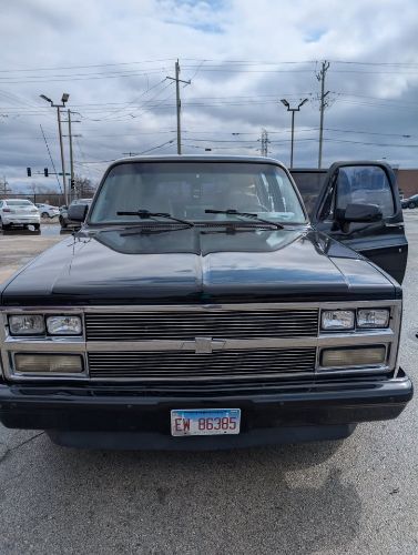 Chevrolet-Suburban-1991-Black-Gray-16