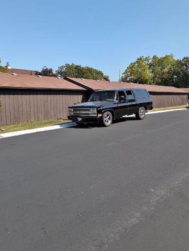 Chevrolet-Suburban-1991-Black-Gray-17