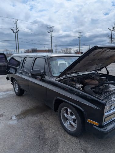 Chevrolet-Suburban-1991-Black-Gray-2