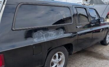 Chevrolet-Suburban-1991-Black-Gray-3