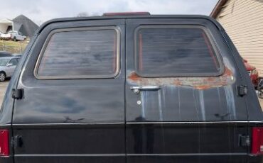 Chevrolet-Suburban-1991-Black-Gray