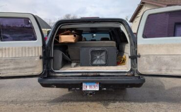 Chevrolet-Suburban-1991-Black-Gray-5